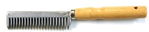 Grzebień aluminiowy z drewnianą rączką